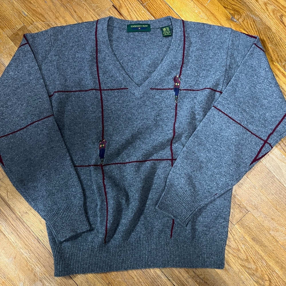 Embassy Row V neck sweater. Size L